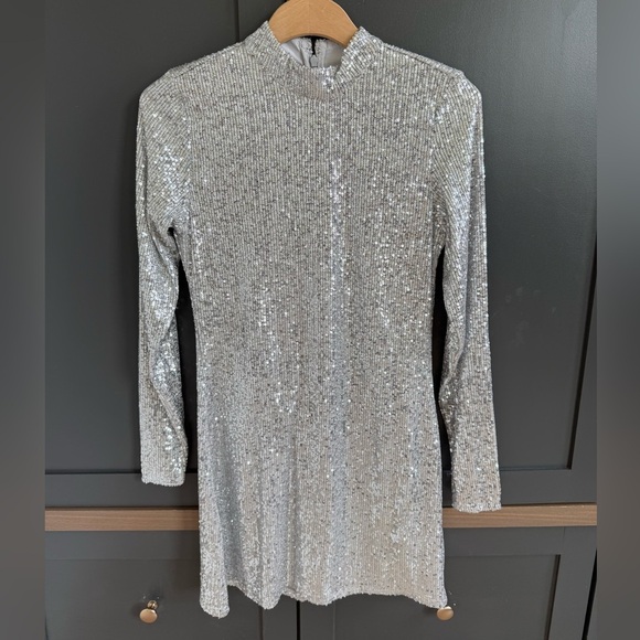 Abercrombie & Fitch Silver Sequin Long Sleeve Dress • MP • NWT - Picture 3 of 13